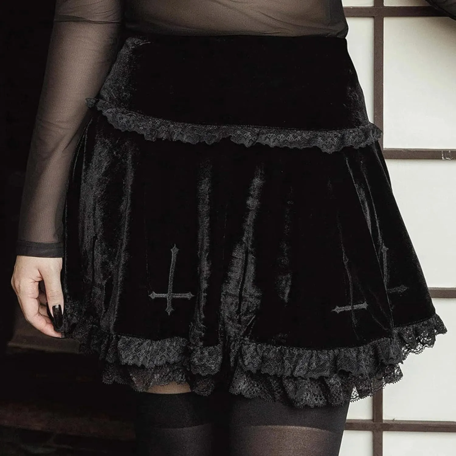 Goth Dark Mall Gothic Aesthetic Velvet Pleated Mini Skirts Women Vintage Harajuku Emo Alt Clothes High Waist Lace Ruffles Skirt(Black,L)