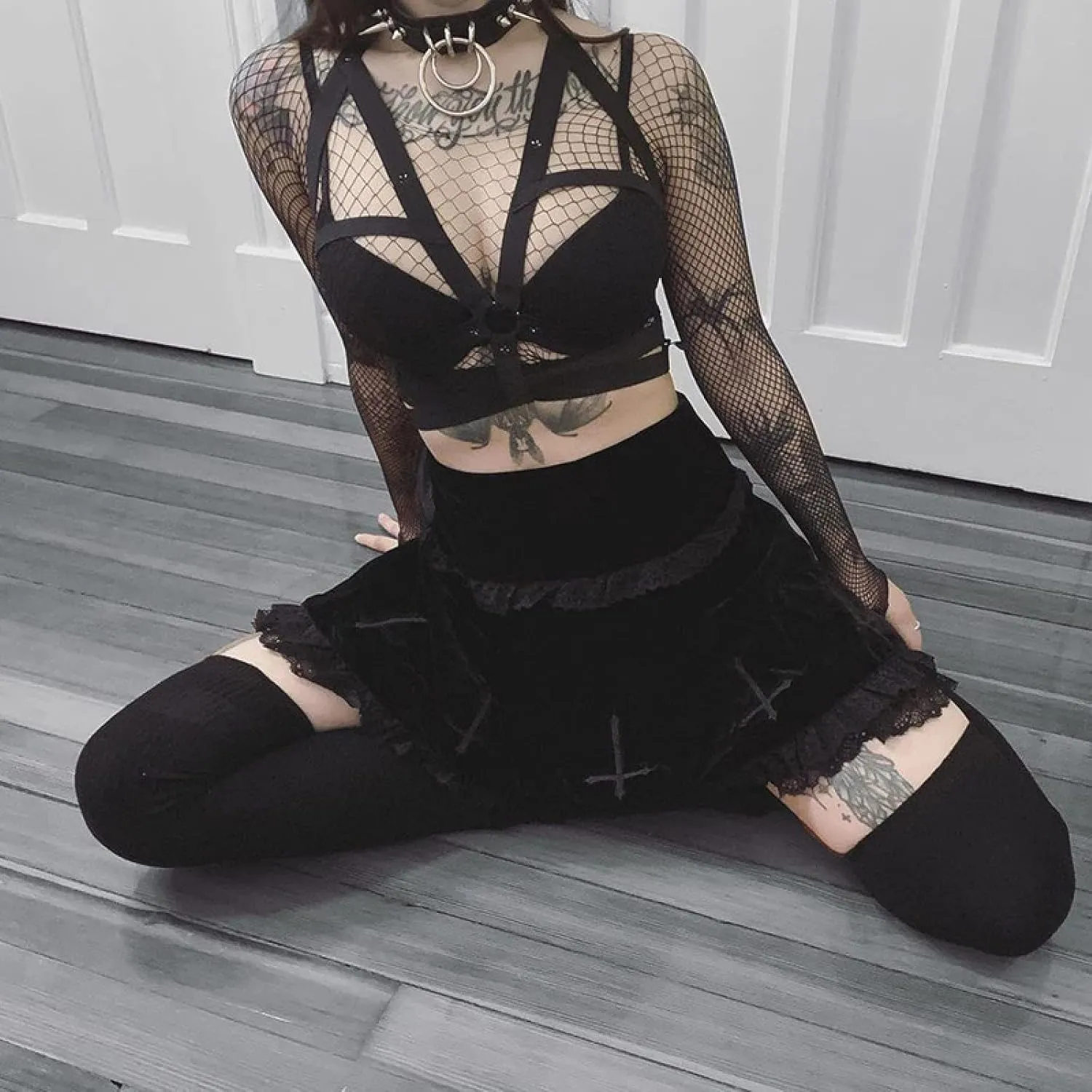 Goth Dark Mall Gothic Aesthetic Velvet Pleated Mini Skirts Women Vintage Harajuku Emo Alt Clothes High Waist Lace Ruffles Skirt(Black,L)