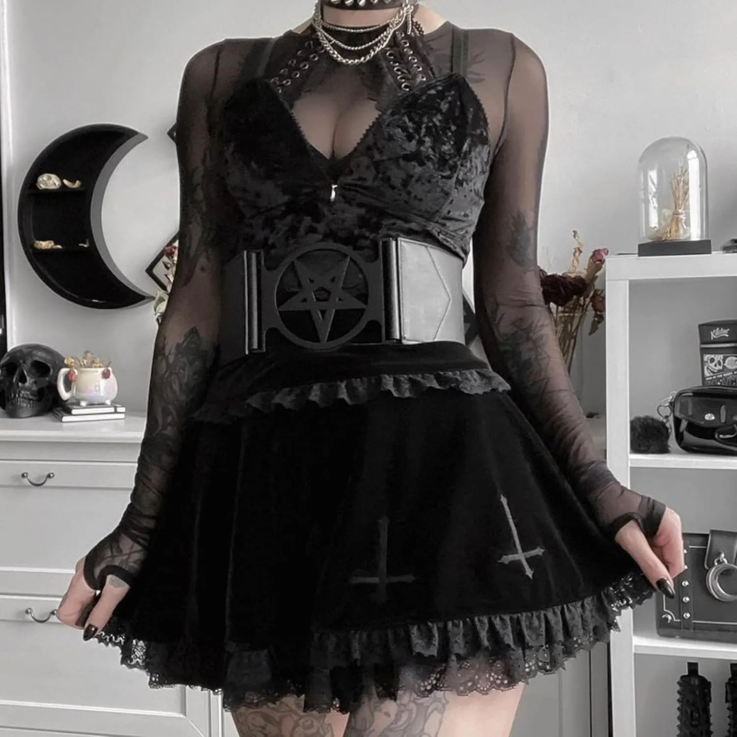 Goth Dark Mall Gothic Aesthetic Velvet Pleated Mini Skirts Women Vintage Harajuku Emo Alt Clothes High Waist Lace Ruffles Skirt(Black,L)