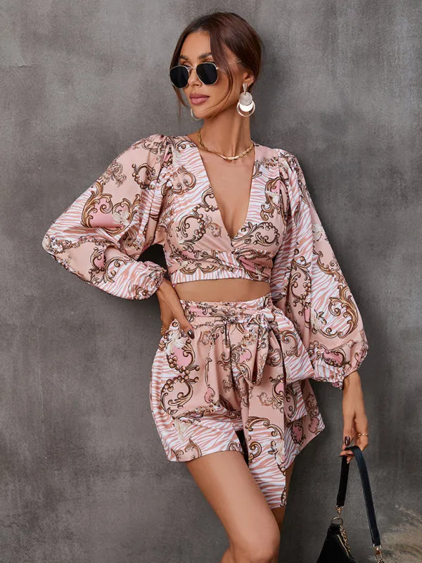 Long-sleeved short V-neck jumpsuit