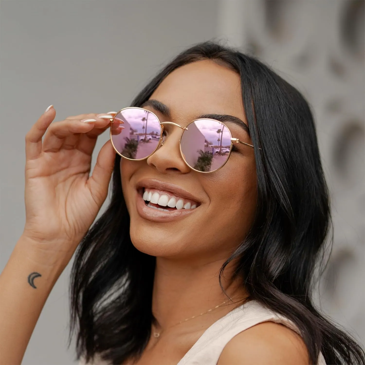 WearMe Pro - Reflective Lens Round Trendy Sunglasses